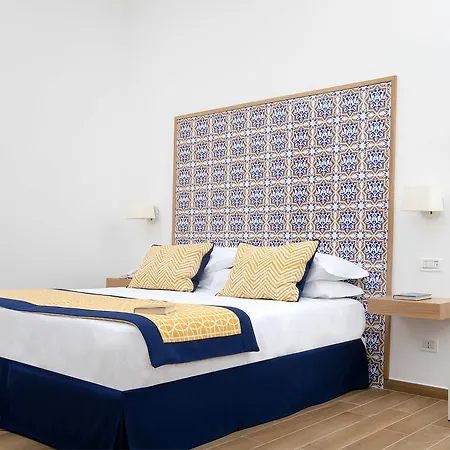Miramare Hotell 4*
