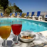 Ξενοδοχείο Miramare 4*