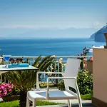 Ξενοδοχείο Miramare 4*